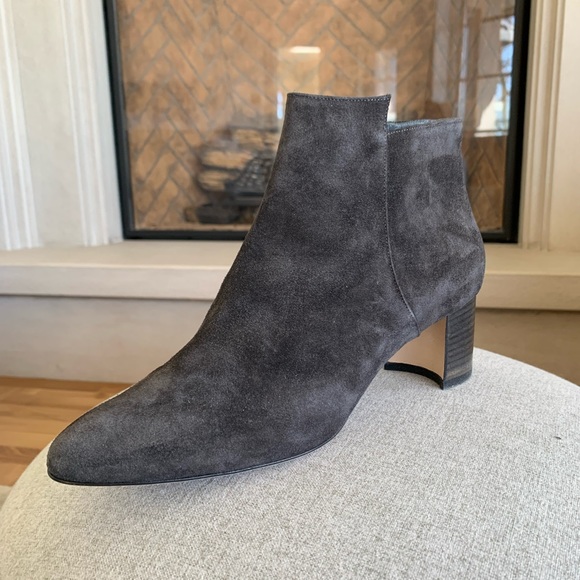 Manolo Blahnik Shoes - NWT Gorgeous Manolo Blahnik Booties
